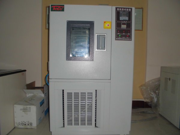 High and low temperature test chamber